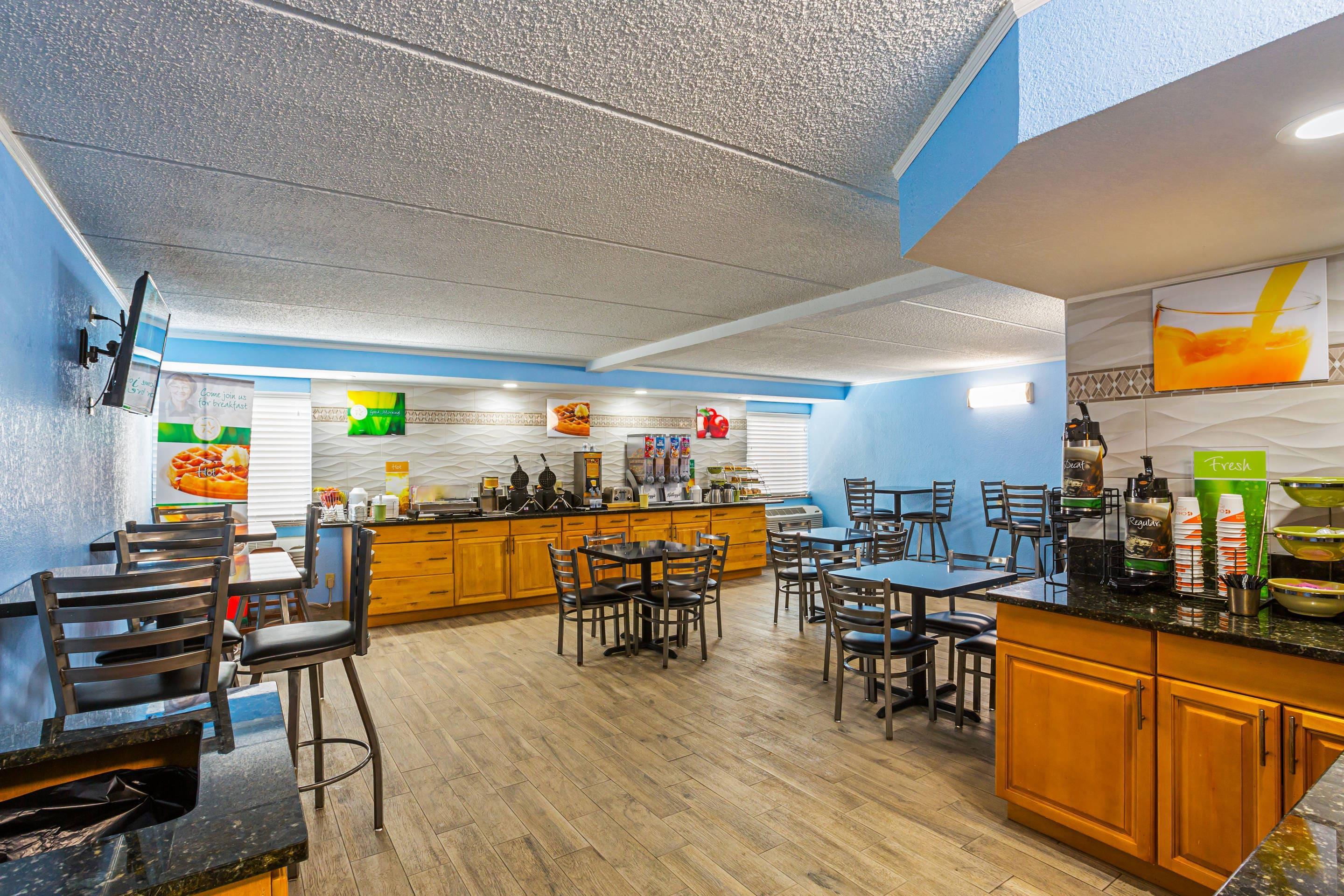 Breakfast area | Quality Inn & Suites near Six Flags East