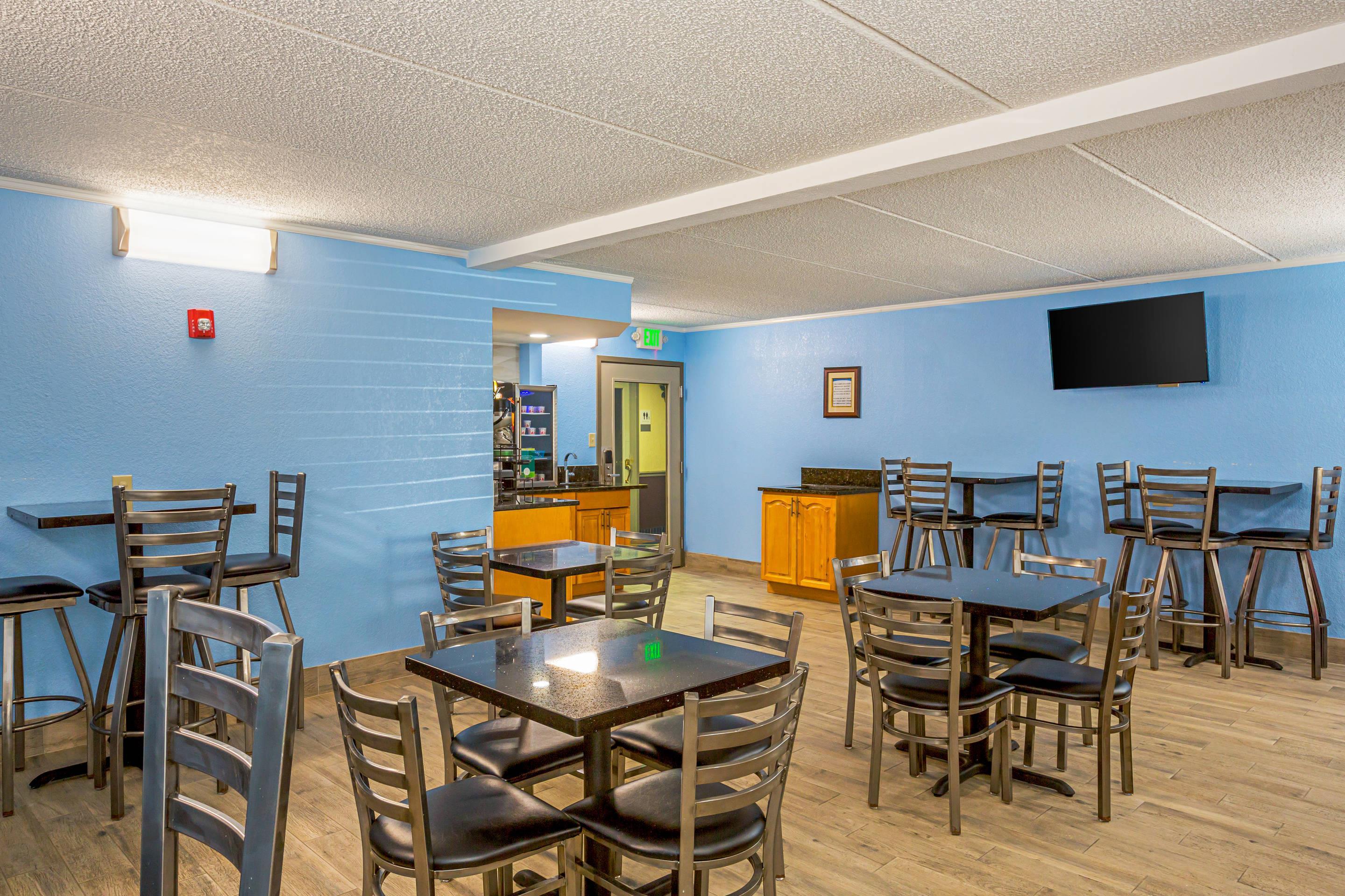 Breakfast area | Quality Inn & Suites near Six Flags East