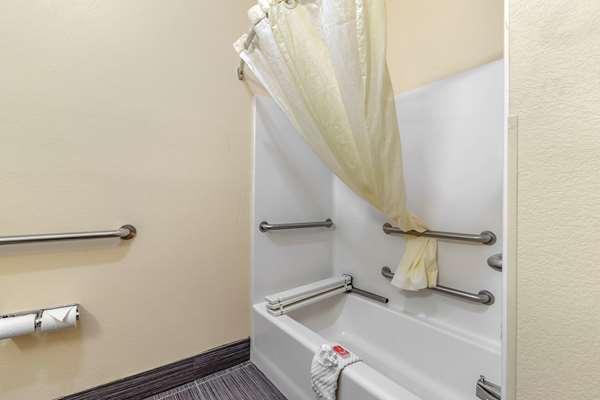  - Econo Lodge Brunswick - I-95, Exit 29