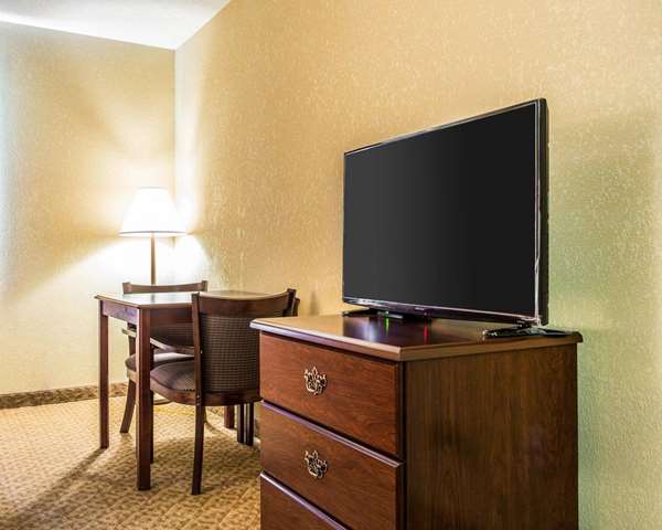 Suite - Rodeway Inn Forest Park