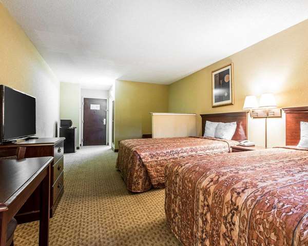 Suite - Rodeway Inn Forest Park