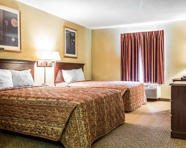 Suite - Rodeway Inn Forest Park
