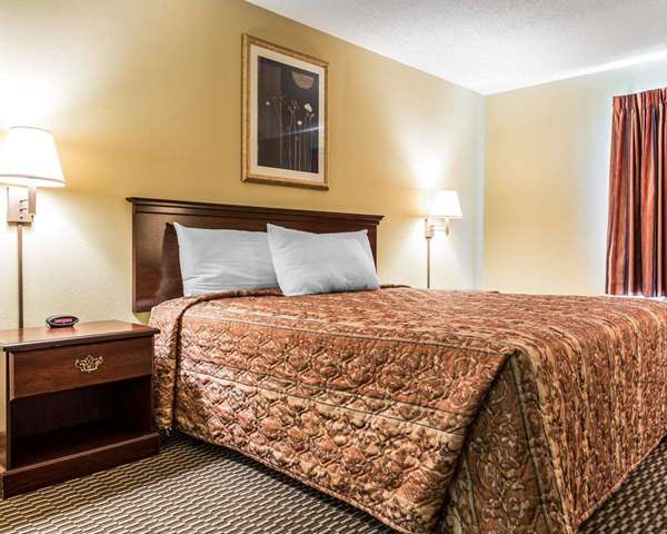 Suite - Rodeway Inn Forest Park