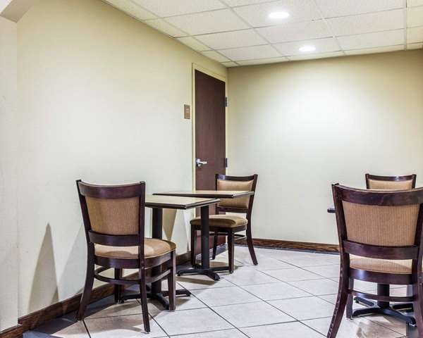 Amenities - Rodeway Inn Forest Park