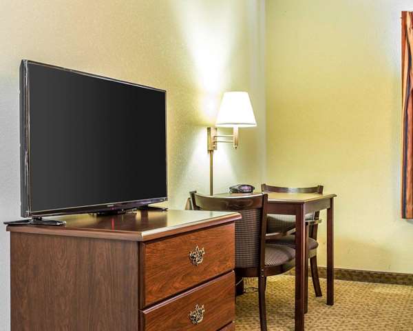  - Rodeway Inn Forest Park