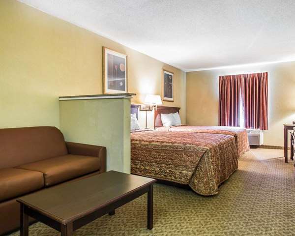 Suite - Rodeway Inn Forest Park