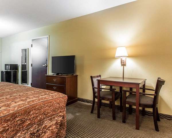  - Rodeway Inn Forest Park