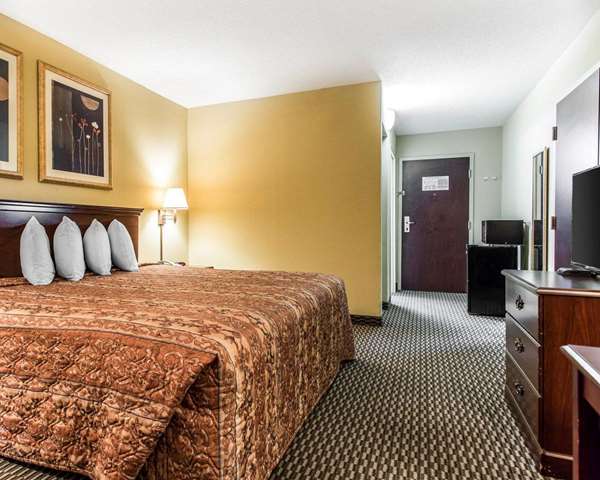  - Rodeway Inn Forest Park