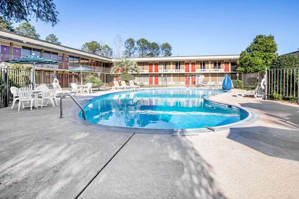 Pool - Quality Inn Americus