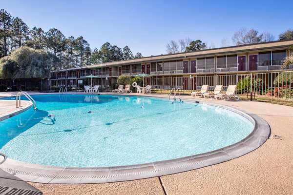 Pool - Quality Inn Americus