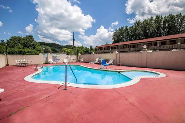 Pool - Quality Inn Helen