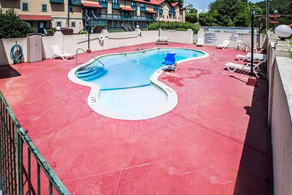 Pool - Quality Inn Helen