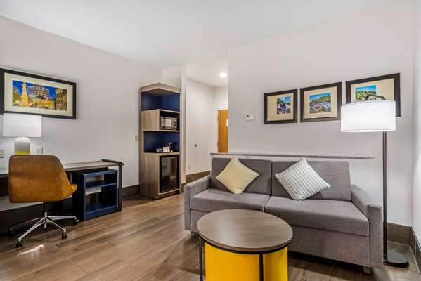 Suite - Comfort Suites Macon - I-475, Exit 9