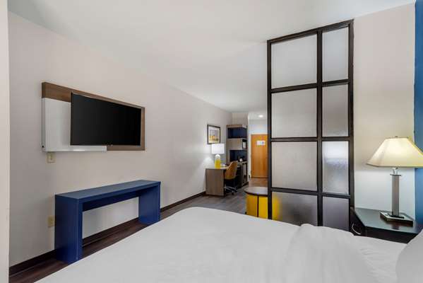 Suite - Comfort Suites Macon - I-475, Exit 9