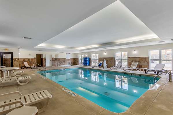 Pool - Comfort Suites Macon - I-475, Exit 9