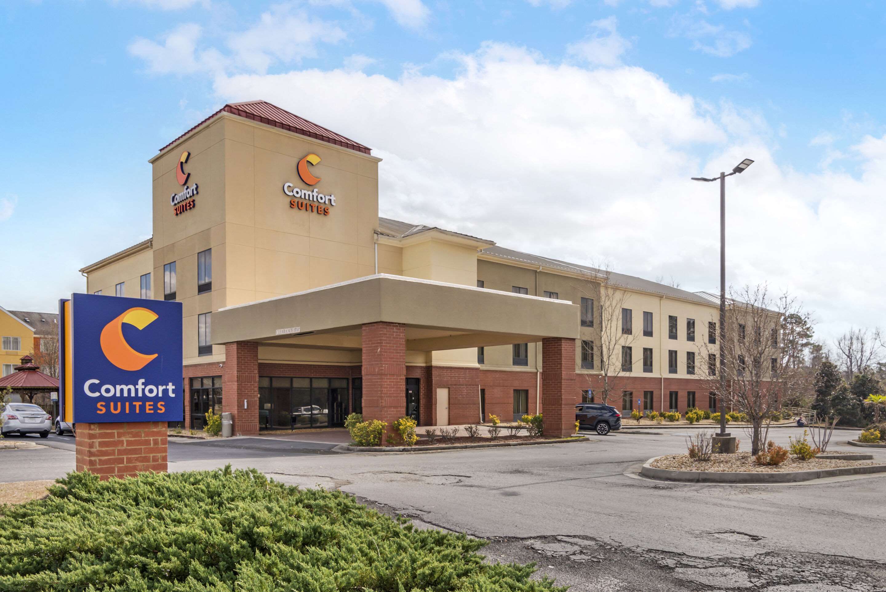 Hotel exterior | Comfort Suites Macon