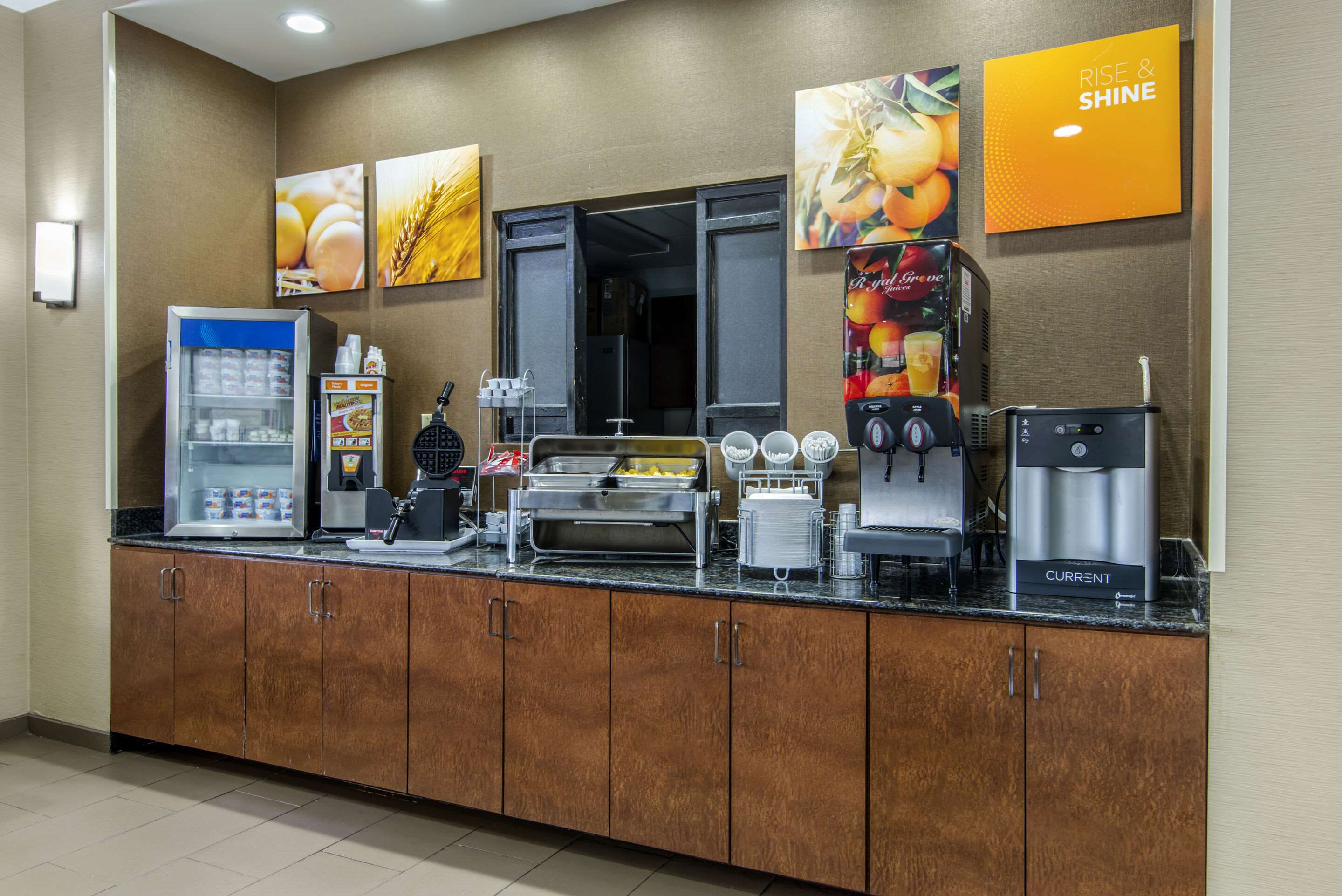 Breakfast bar | Comfort Suites Macon