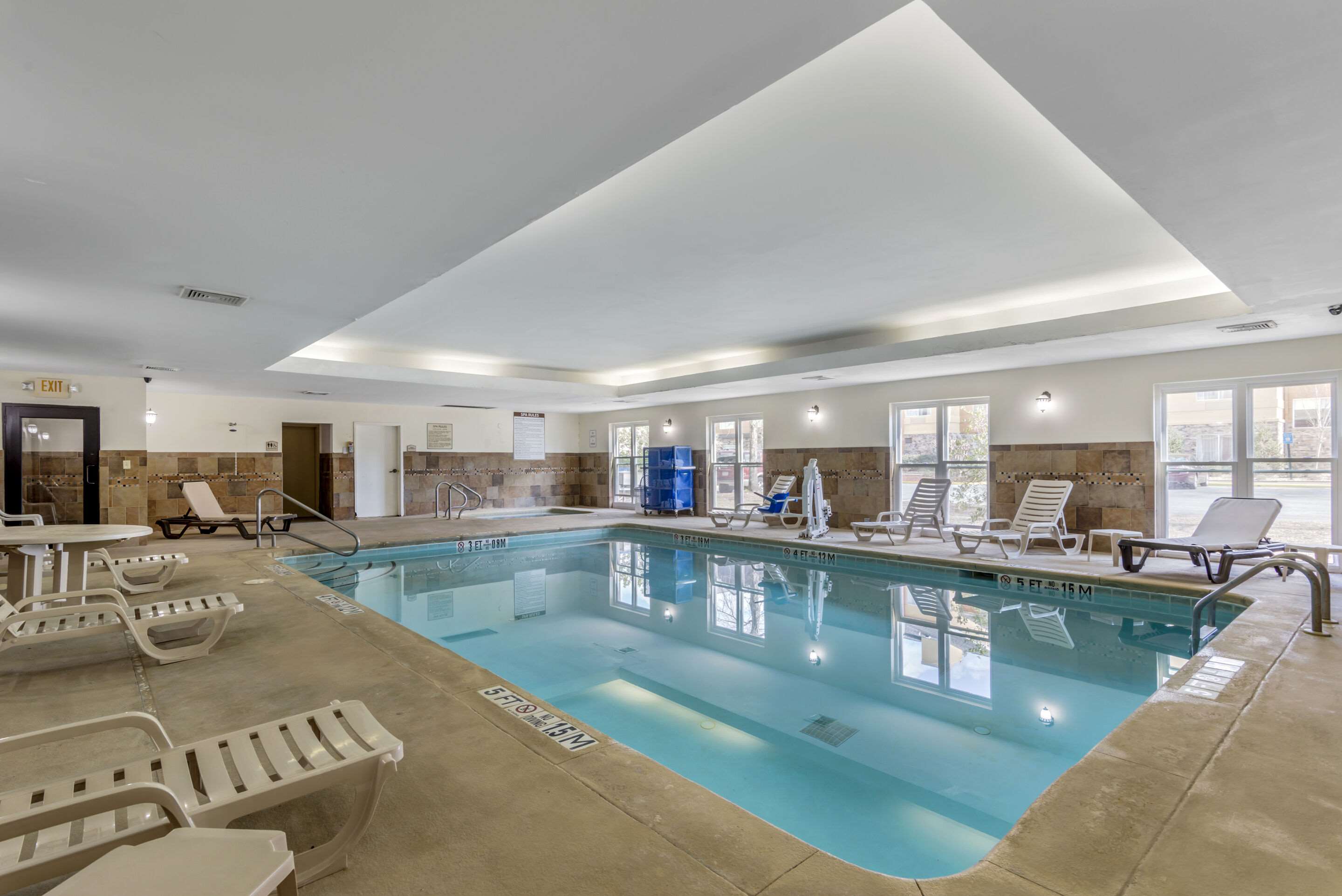 Indoor pool | Comfort Suites Macon