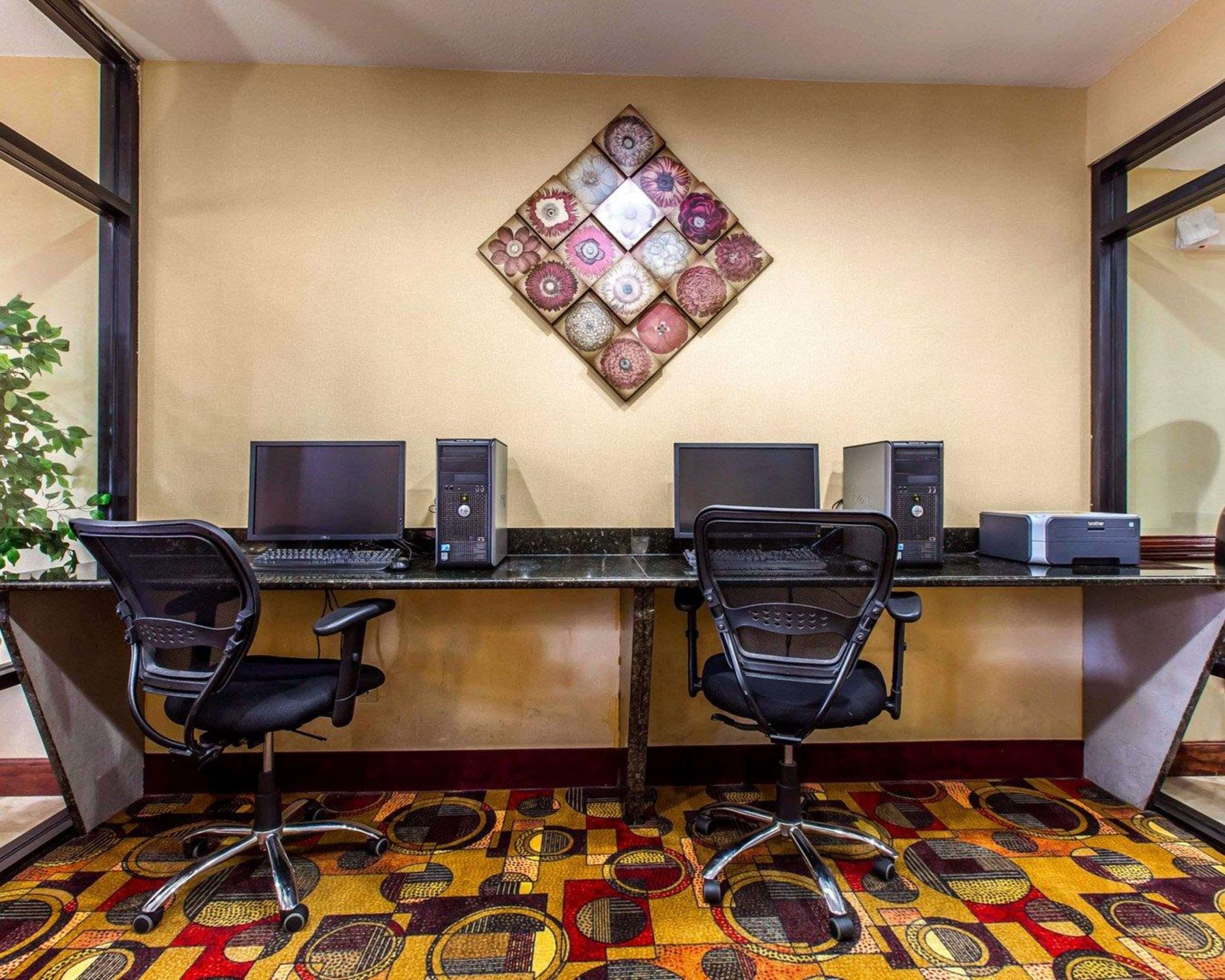 Business center with high-speed Internet access | Comfort Suites Waycross