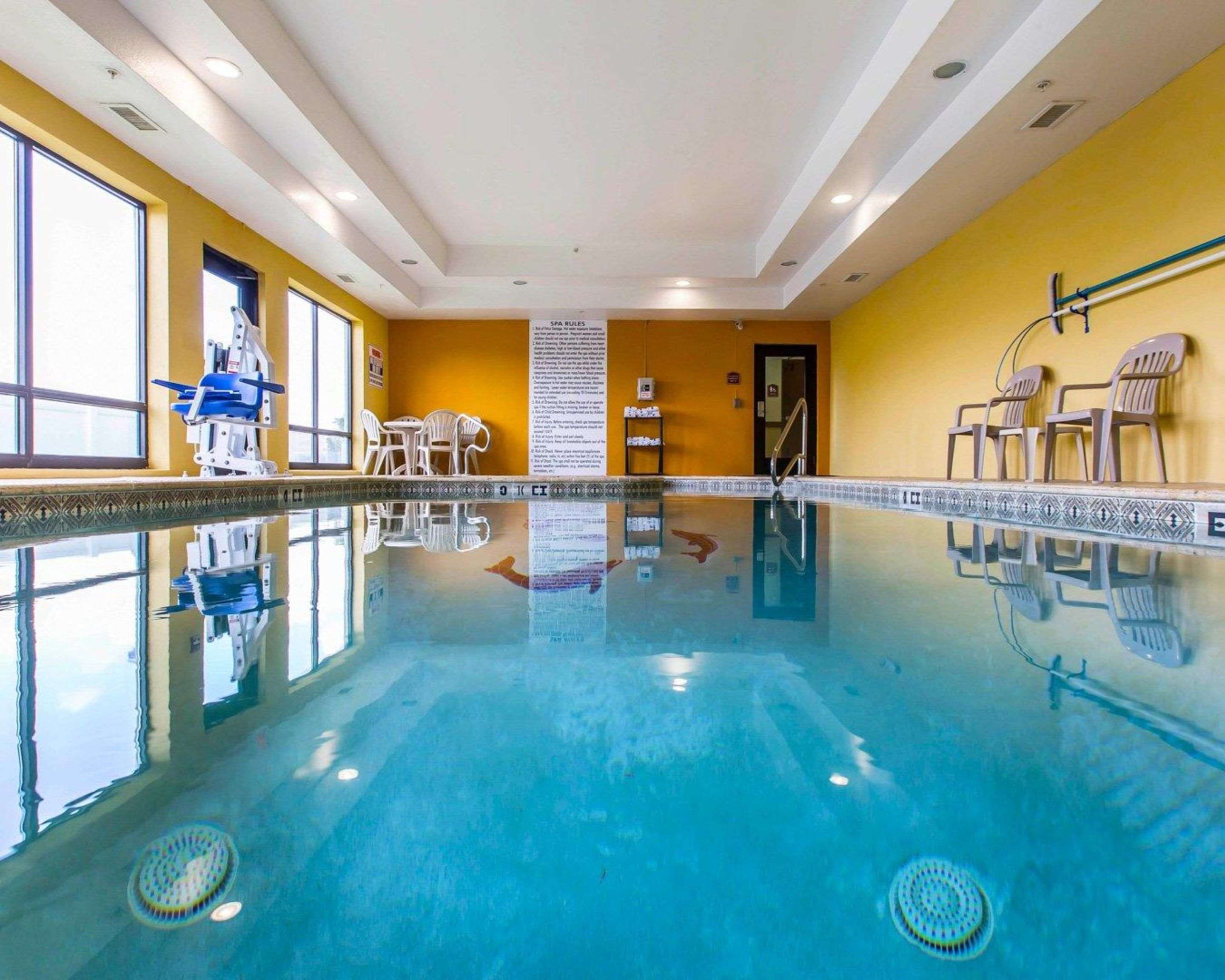 Indoor pool | Comfort Suites Waycross