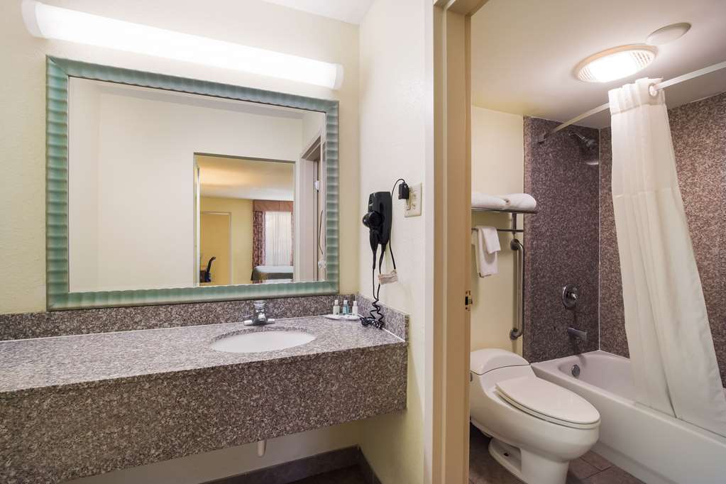 QUALITY INN & SUITES CONFERENCE CEN-guestroom-Guest Room,Bathroom,On-Site.jpg