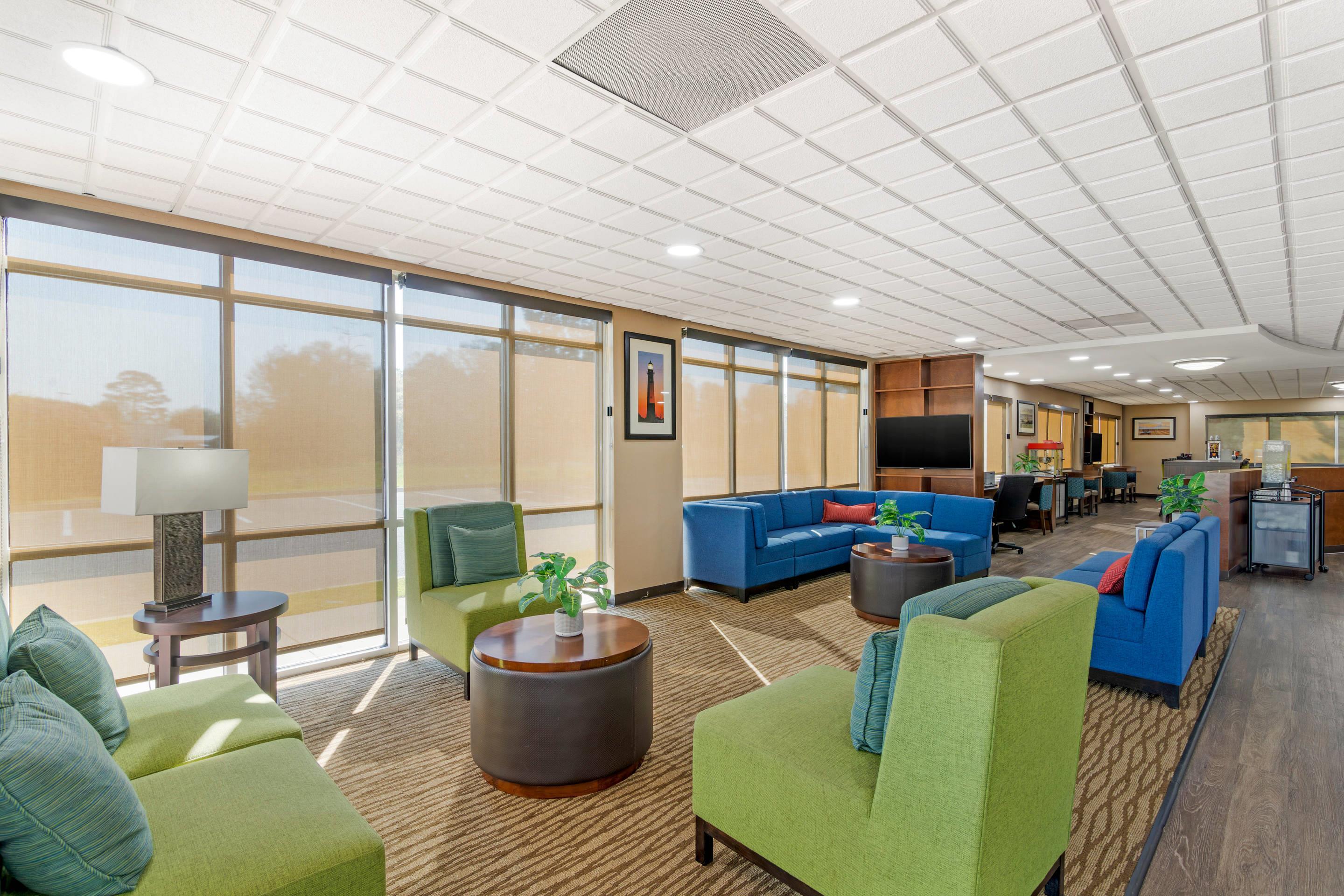 Hotel lobby | Comfort Suites Brunswick