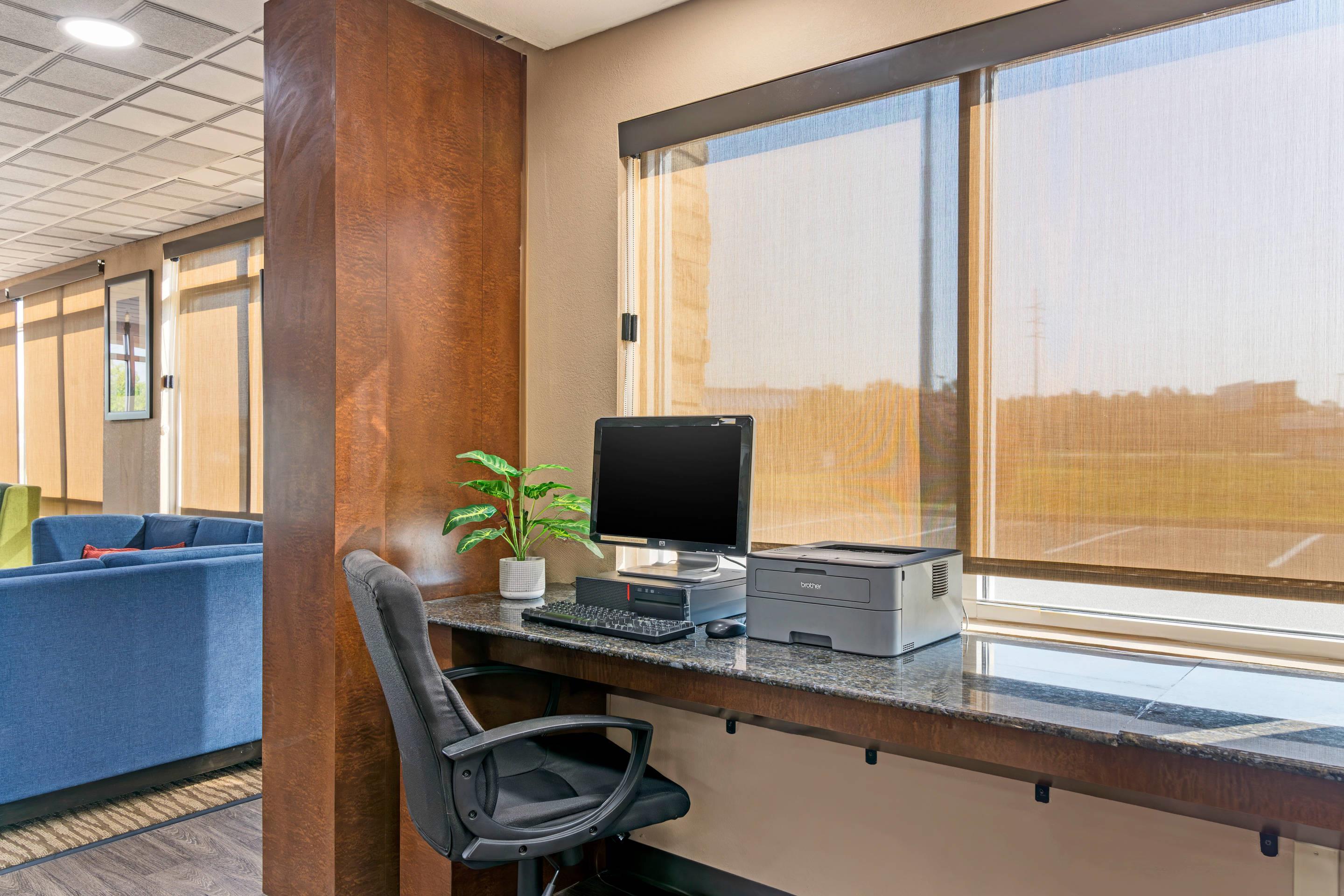 Computer in the lobby | Comfort Suites Brunswick