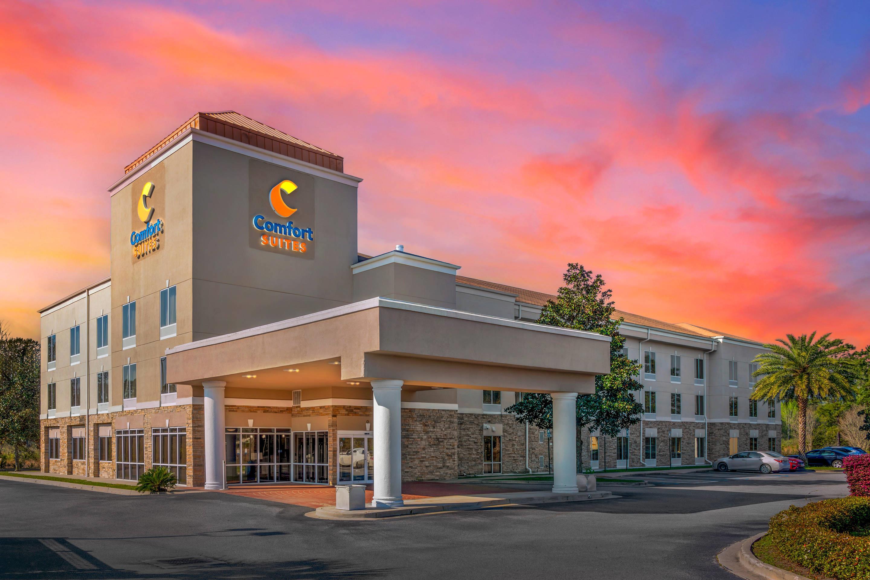 Hotel at Night | Comfort Suites Brunswick