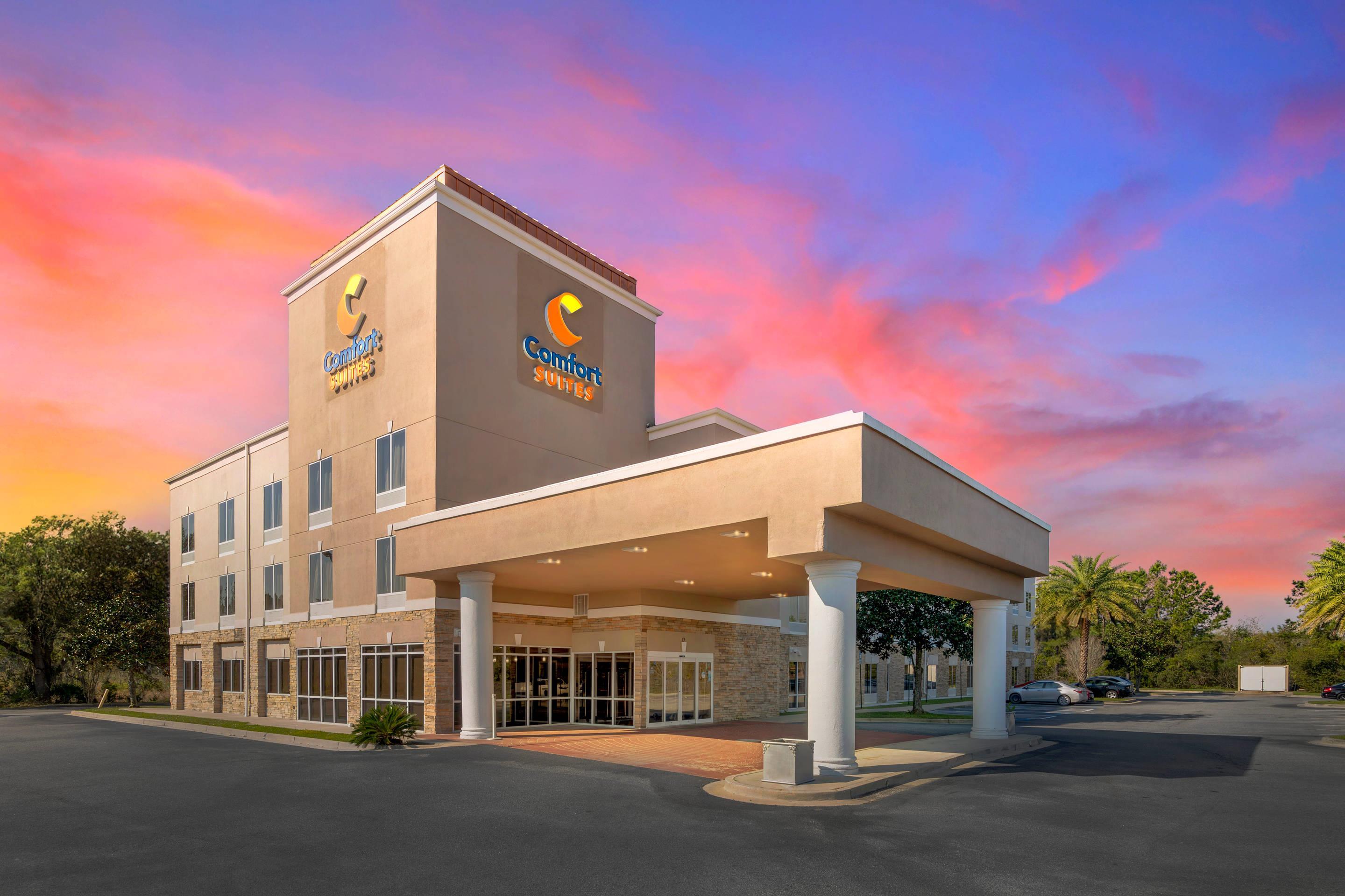 Hotel at Night | Comfort Suites Brunswick