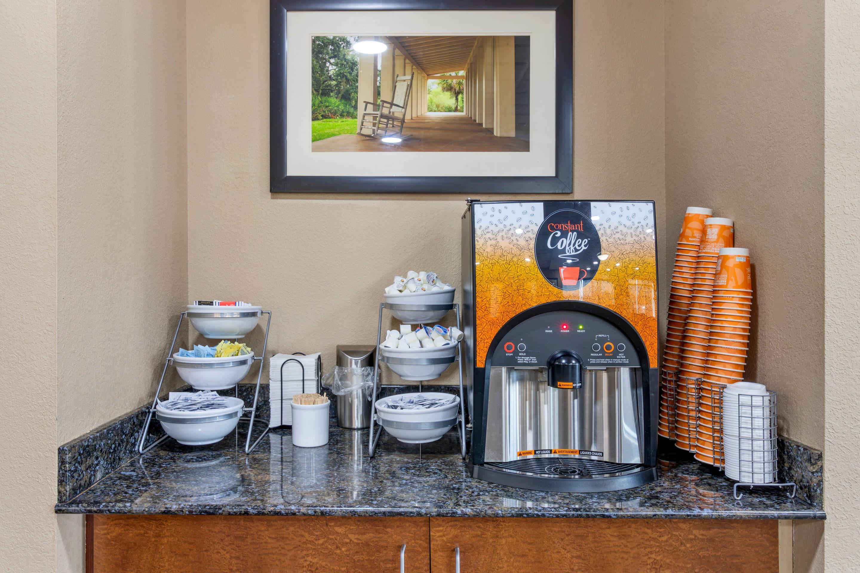 Breakfast area | Comfort Suites Brunswick