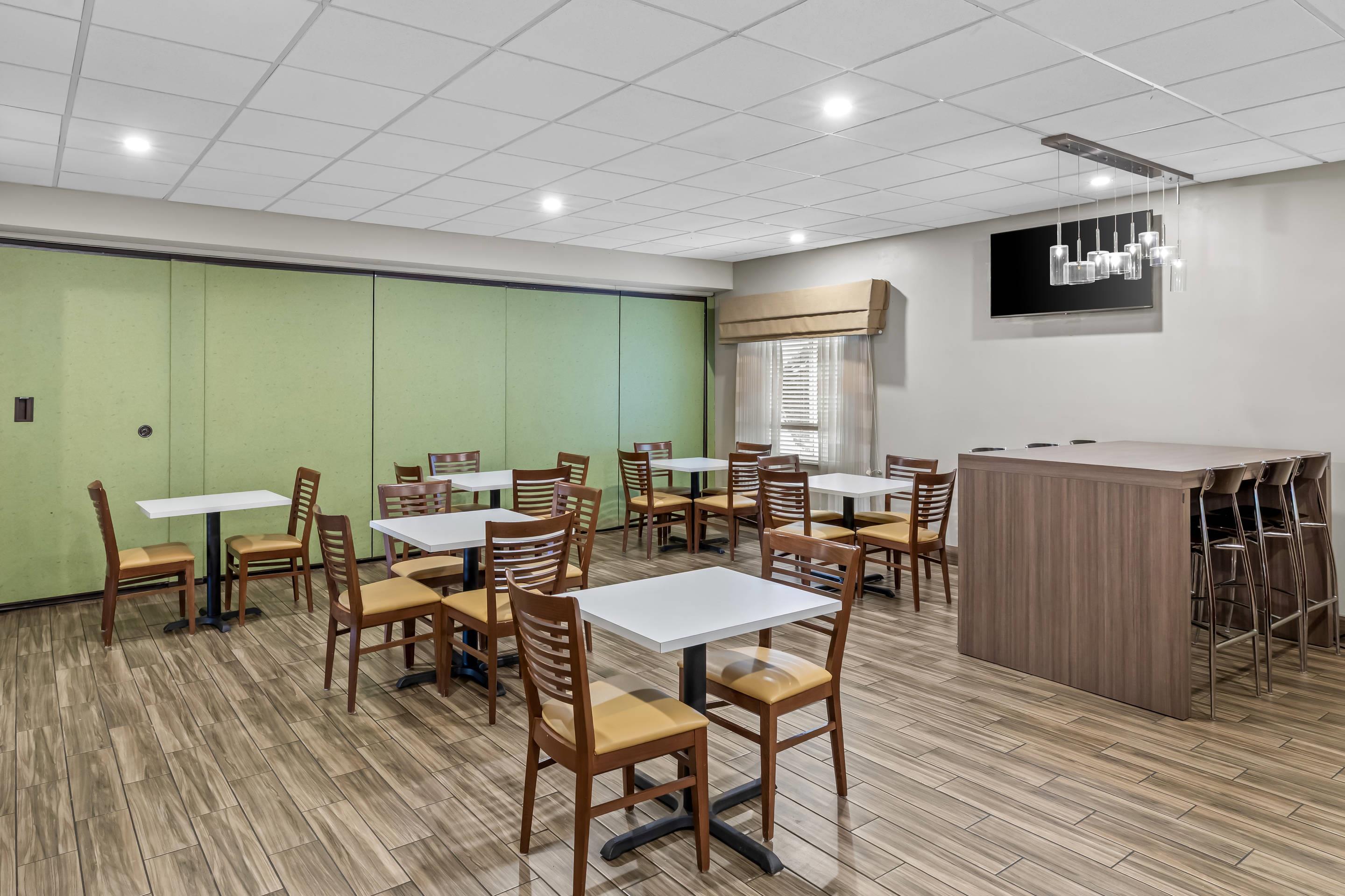 Breakfast area | Sleep Inn And Suites