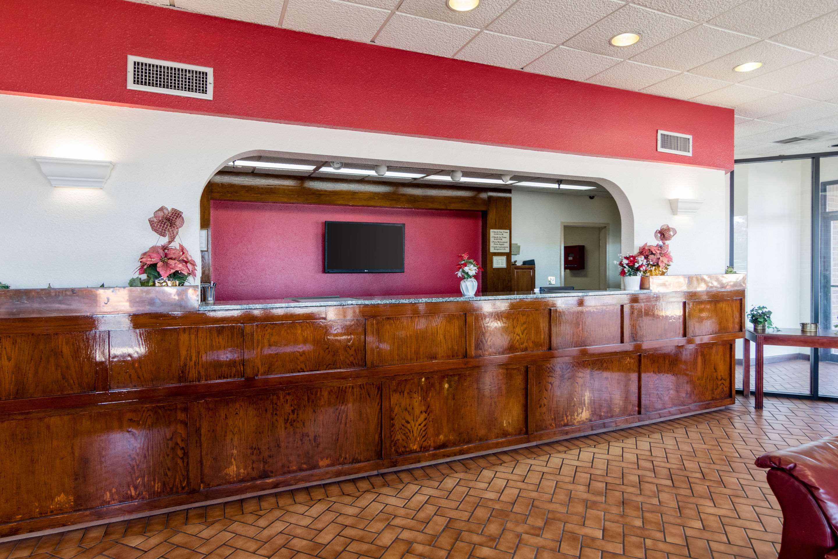 Front desk | Econo Lodge Inn & Suites Conference Center Dublin