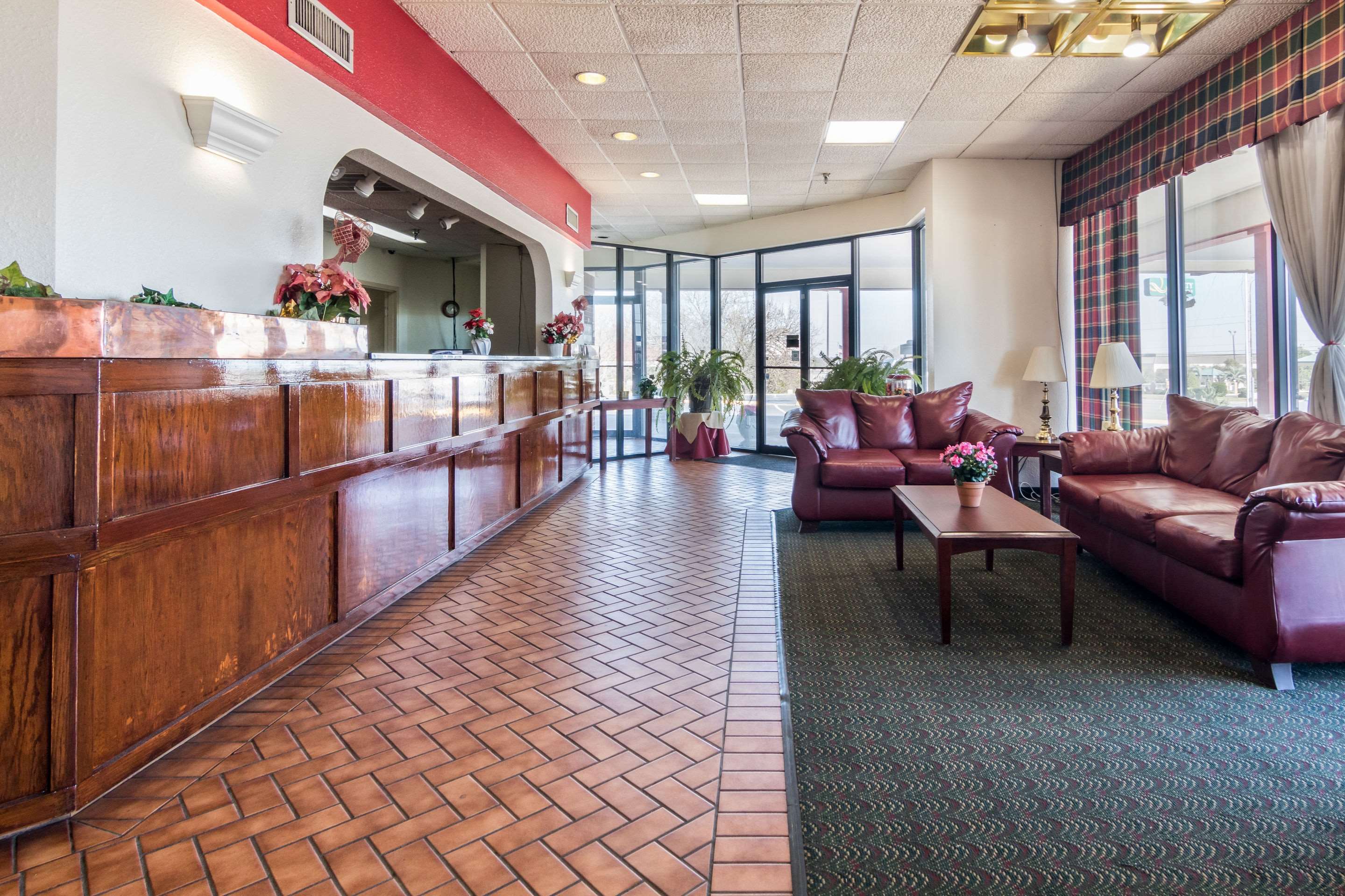 Front desk | Econo Lodge Inn & Suites Conference Center Dublin