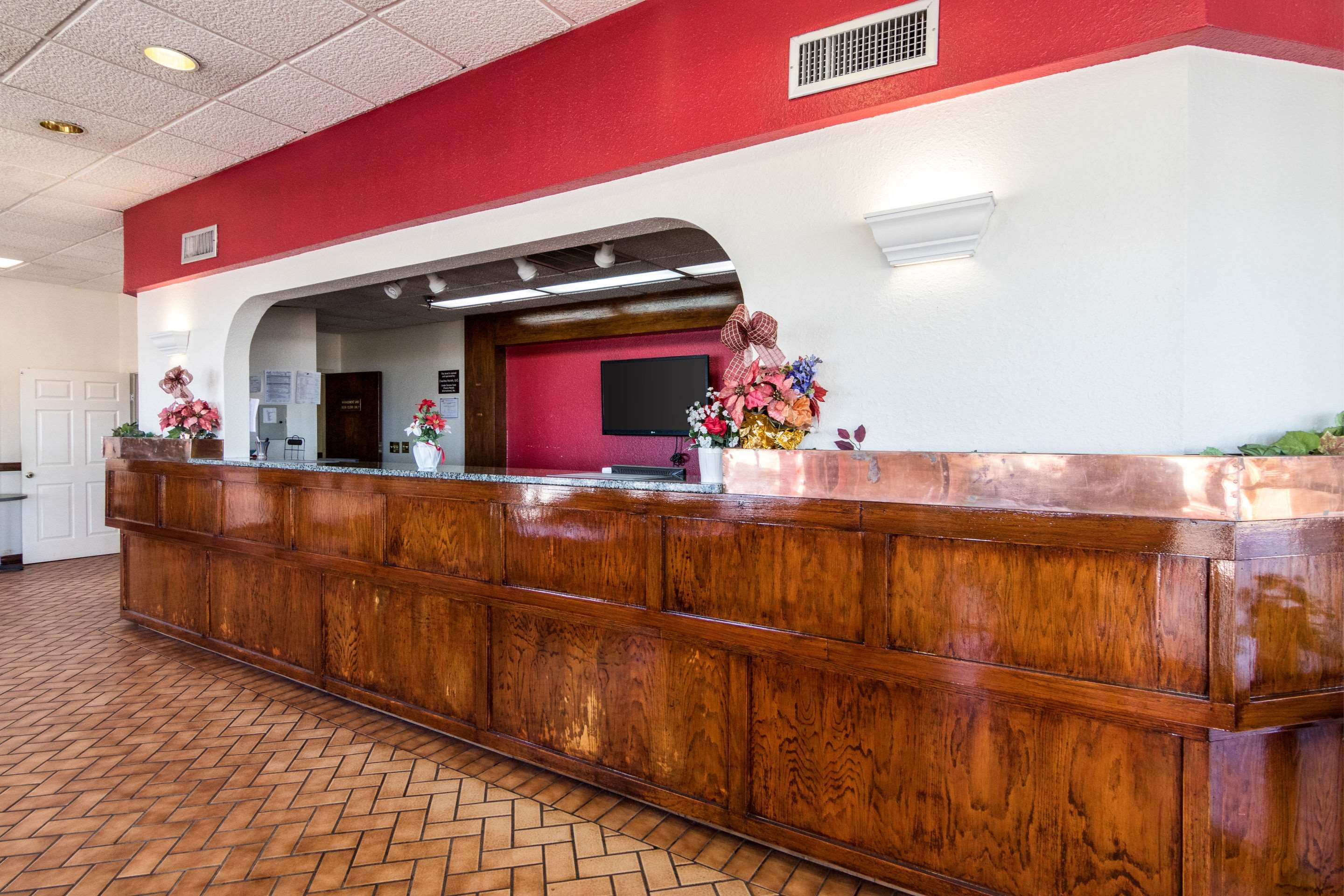 Front desk | Econo Lodge Inn & Suites Conference Center Dublin