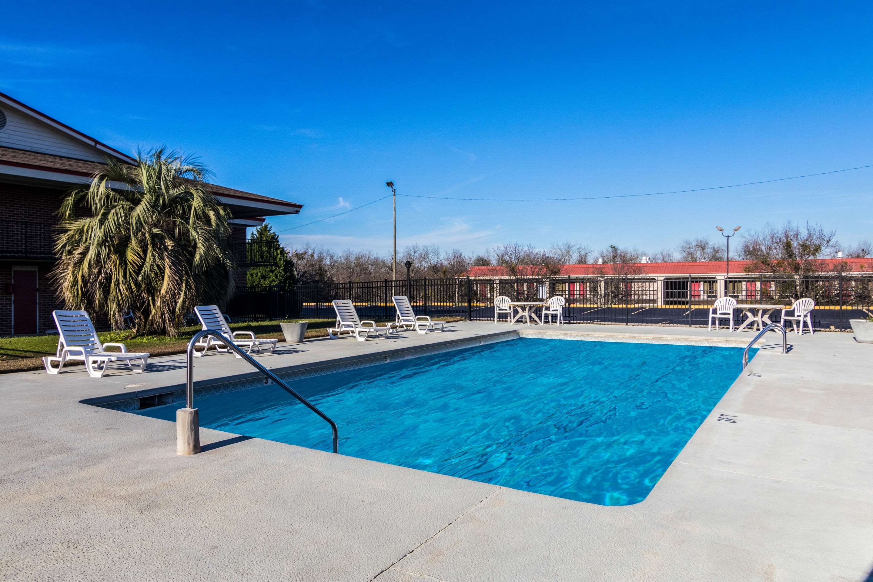 Outdoor pool | Econo Lodge Inn & Suites Conference Center Dublin