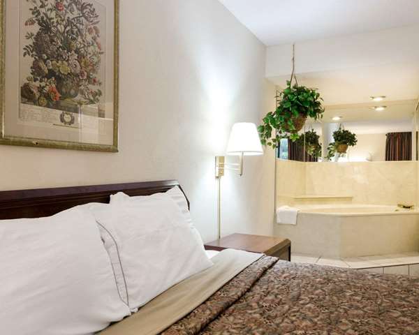  - Rodeway Inn Norcross - I-85, Exit 99