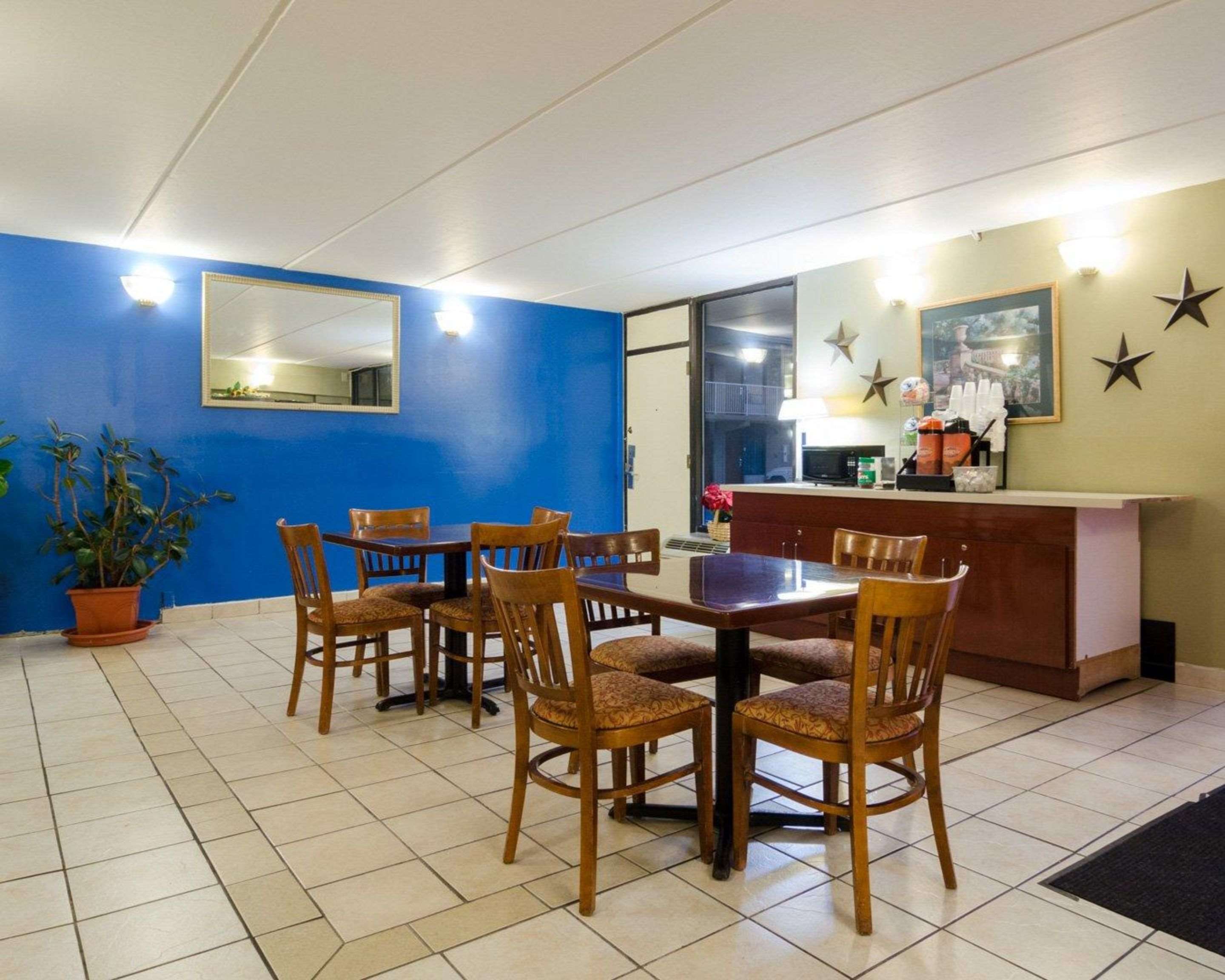 Breakfast room | Rodeway Inn Norcross