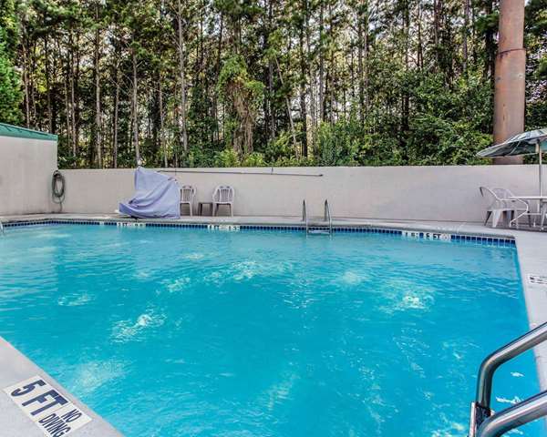 Pool - Quality Inn & Suites Stockbridge - I-675, Exit 1