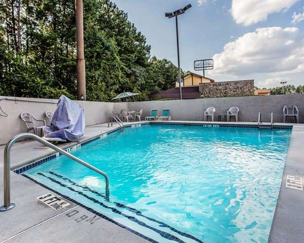 Pool - Quality Inn & Suites Stockbridge - I-675, Exit 1