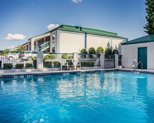 Pool - Quality Inn & Suites Stockbridge - I-675, Exit 1