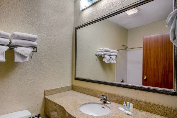  - Clarion Suites Gwinnett Place Duluth - I-85, Exit 104