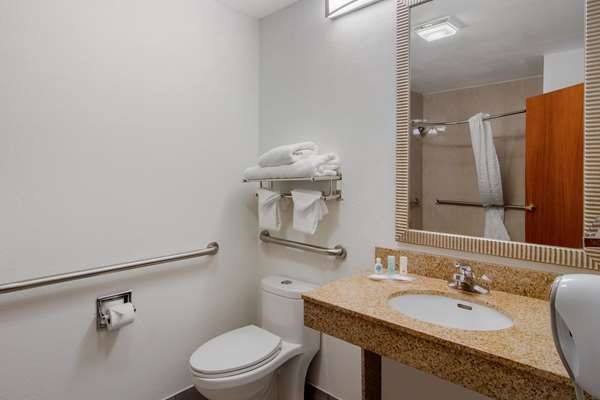  - Clarion Suites Gwinnett Place Duluth - I-85, Exit 104