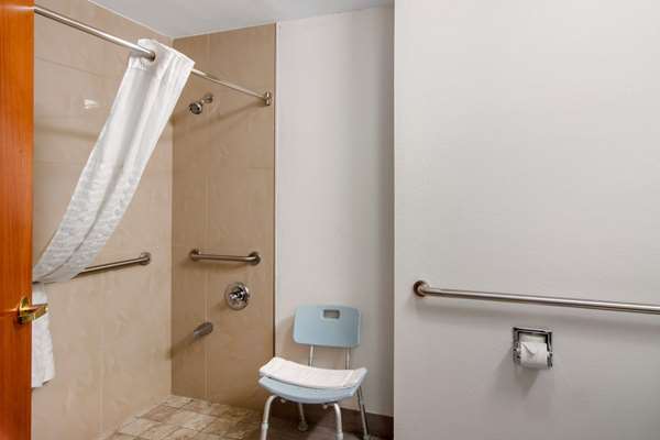  - Clarion Suites Gwinnett Place Duluth - I-85, Exit 104