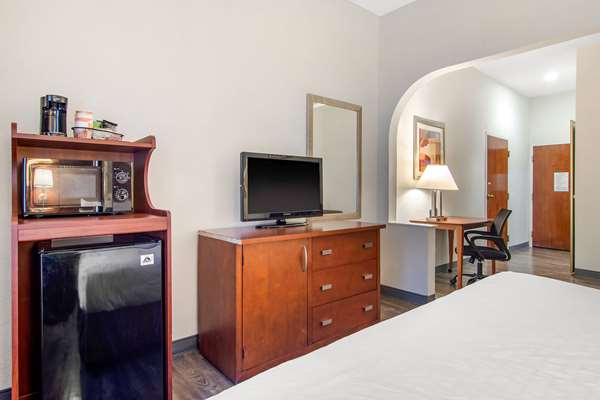  - Clarion Suites Gwinnett Place Duluth - I-85, Exit 104