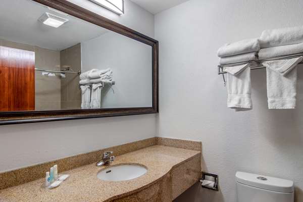  - Clarion Suites Gwinnett Place Duluth - I-85, Exit 104