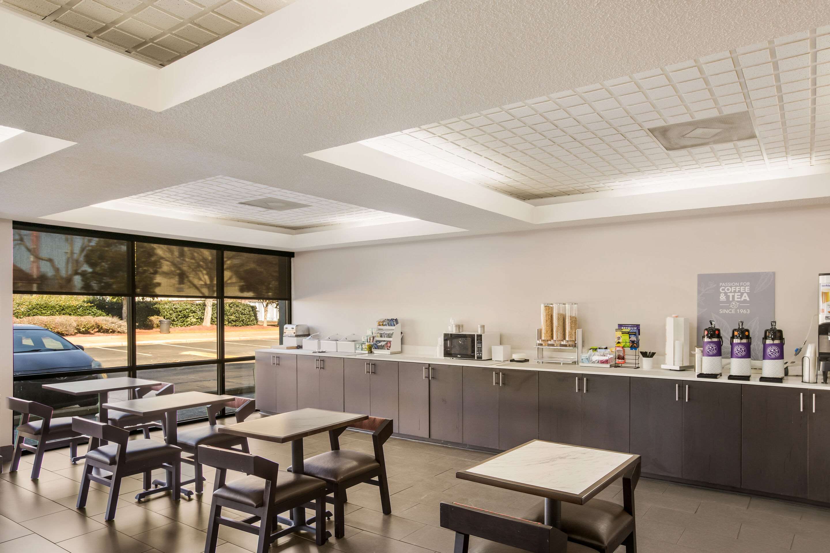 Breakfast counter