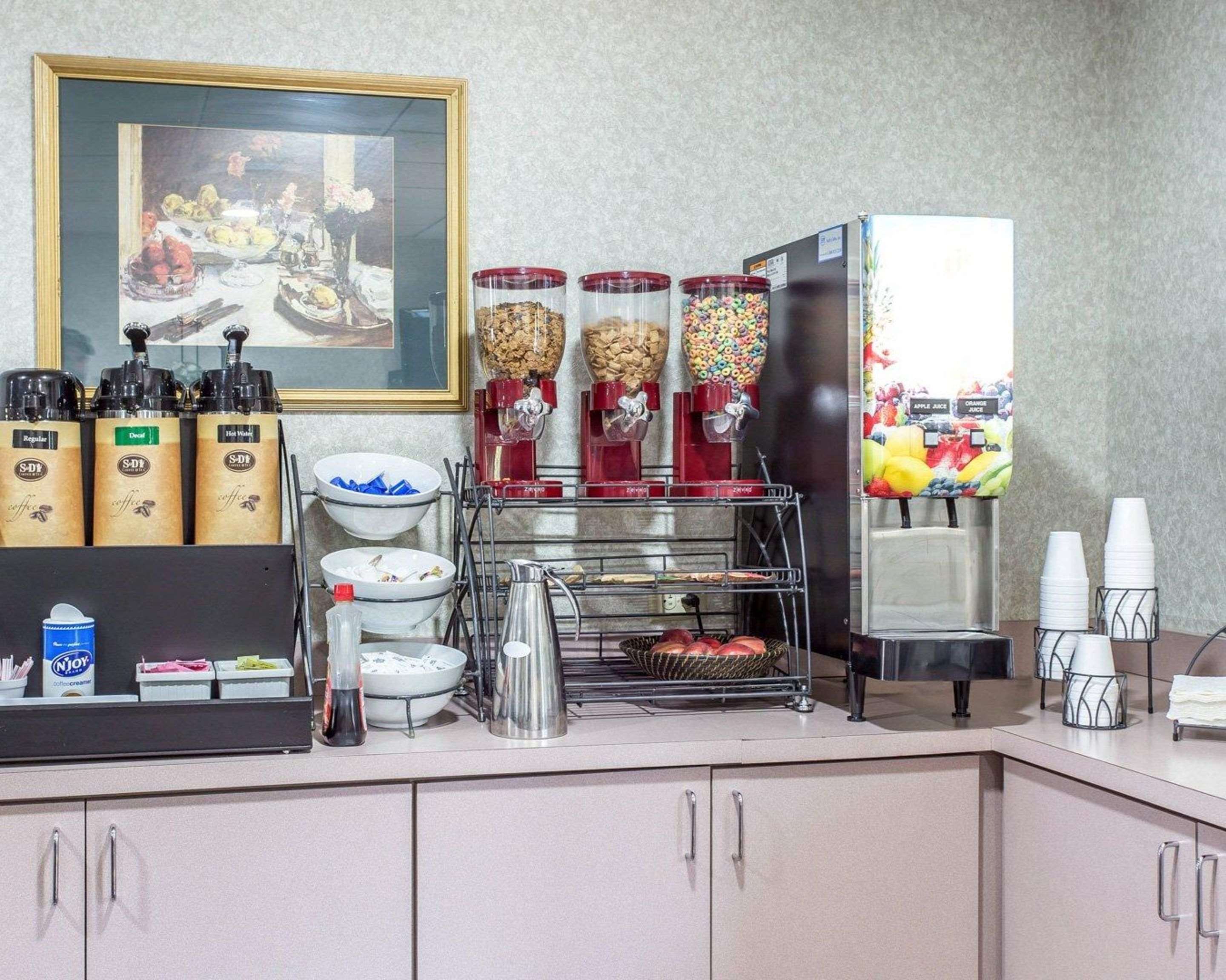 Breakfast counter | Econo Lodge Inn & Suites