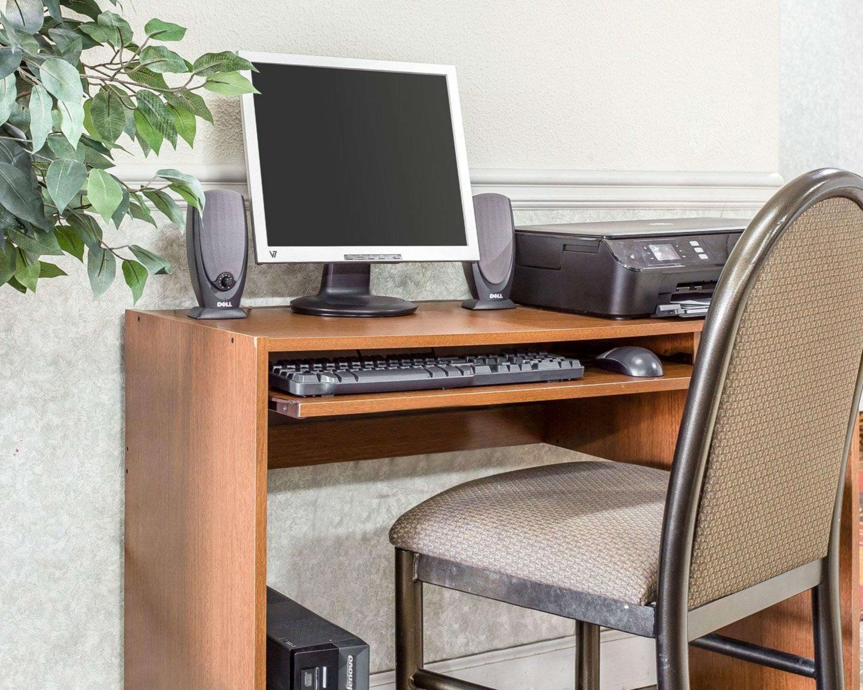 Business center with high-speed Internet access | Econo Lodge Inn & Suites