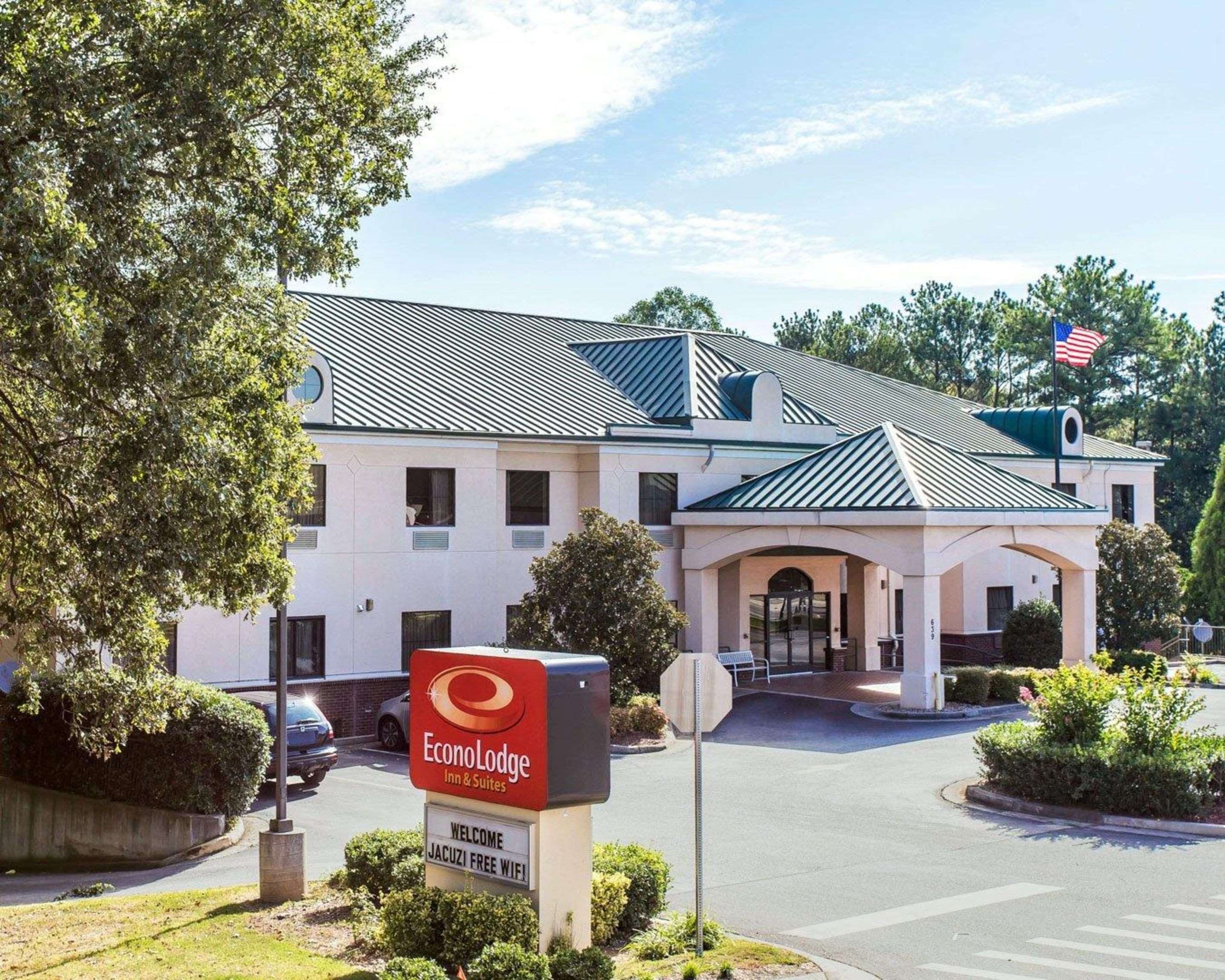 Econo Lodge Inn and Suites hotel in Marietta, GA | Econo Lodge Inn & Suites