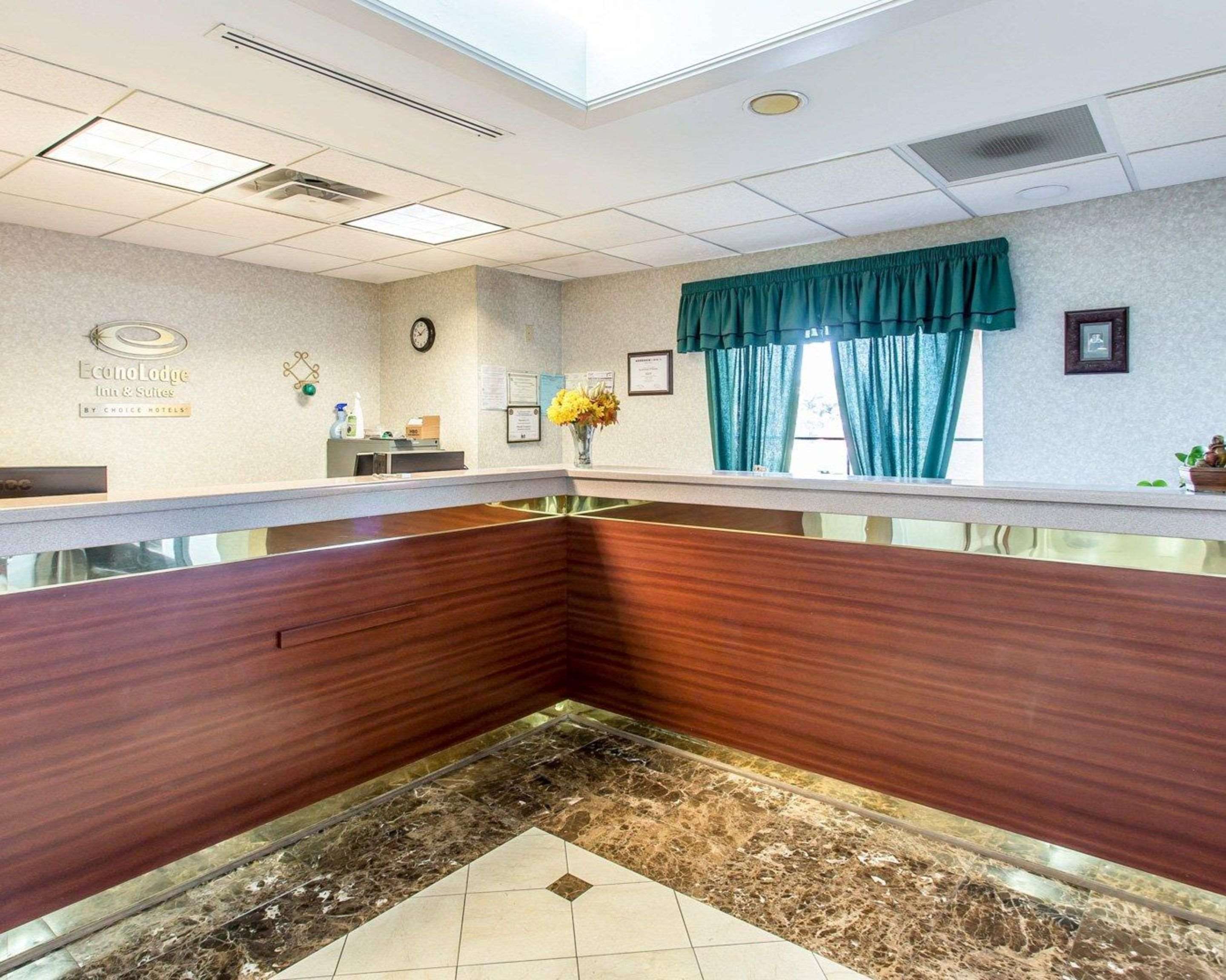 Front desk with friendly staff | Econo Lodge Inn & Suites